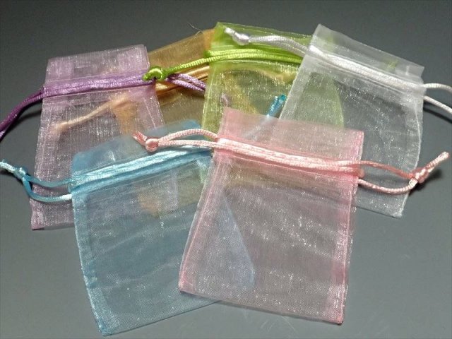 高品質 Sサイズ100枚入り ブレスレット用オーガンジー袋 全6色 丈夫な縫製&太くて頑丈な丸紐 激安副資材 コムローズ si-p パワーストーン 天然石