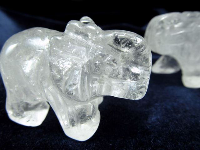 象の置物 天然石素材 幸運の象徴 天然水晶 象(ゾウ)彫り置物 サイズ 約30mm×40mm前後