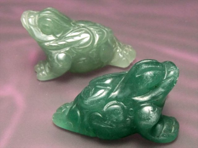 可愛い手のひらサイズ 銭蛙 三本脚のカエル 彫刻置物 縦約50mm 横