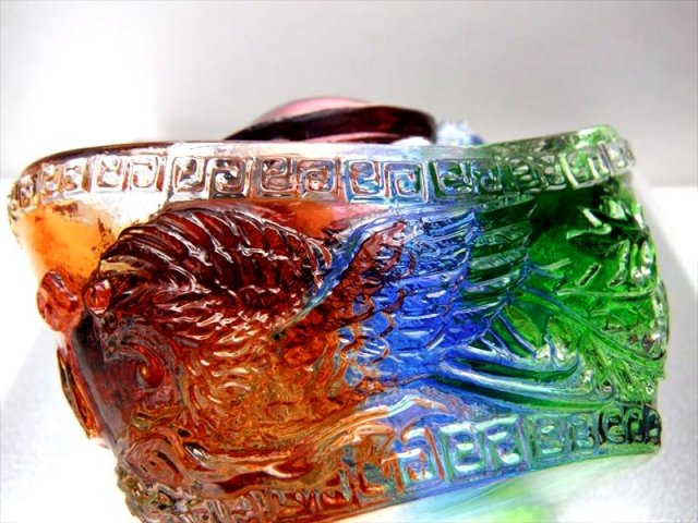 瑠璃製 レインボーカラーの亀装飾 元宝（元寶） 横幅約9.5cm