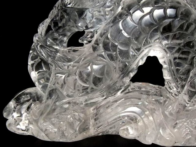 玉持ち龍神 透かし彫り技巧 透明天然水晶 玉持ち龍 彫刻置物