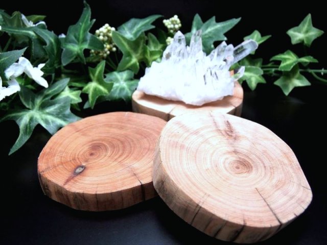 ミニ原石用)リラックス効果を高める 2A 癒しの香り 崖柏木 原石用 台座