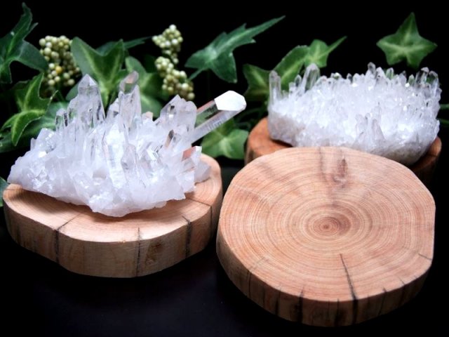 ミニ原石用)リラックス効果を高める 2A 癒しの香り 崖柏木 原石用 台座