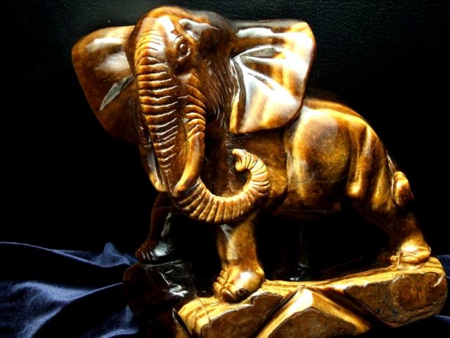 力の象徴 タイガーアイ彫刻 象(ゾウ)彫り置物 全長約178mm 重さ約2150g