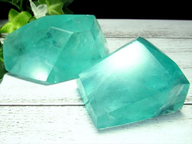 抜粋鑑別済み 高発色 ランダムカット 蛍光フローライトポリッシュ 置物