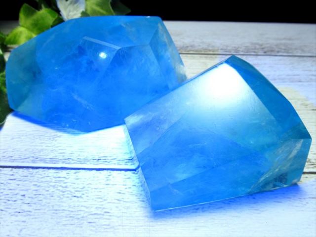 抜粋鑑別済み 高発色 ランダムカット 蛍光フローライトポリッシュ 置物