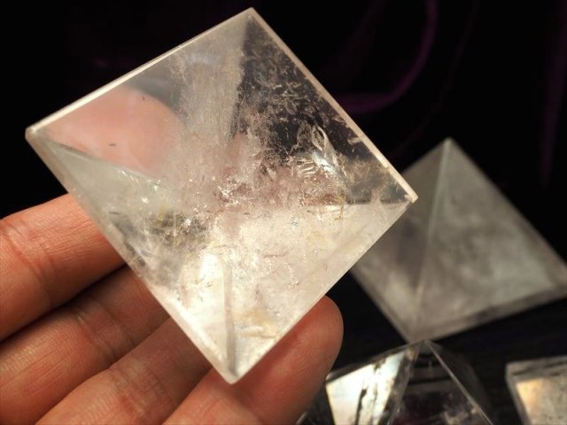 天然水晶 ピラミッド 90g-100g 極上透明 手ごろな小さめサイズ ブラジル産