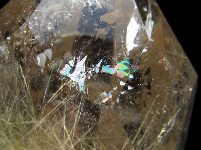 コレクション展示品級ゴールドルチル原石クラスター台座付き虹あり