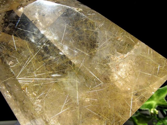 コレクション展示品級ゴールドルチル原石クラスター台座付き虹あり