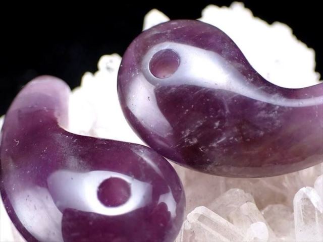 アメジスト勾玉 1個売り Lサイズアメジスト(紫水晶)勾玉(まがたま) 縦約28mm