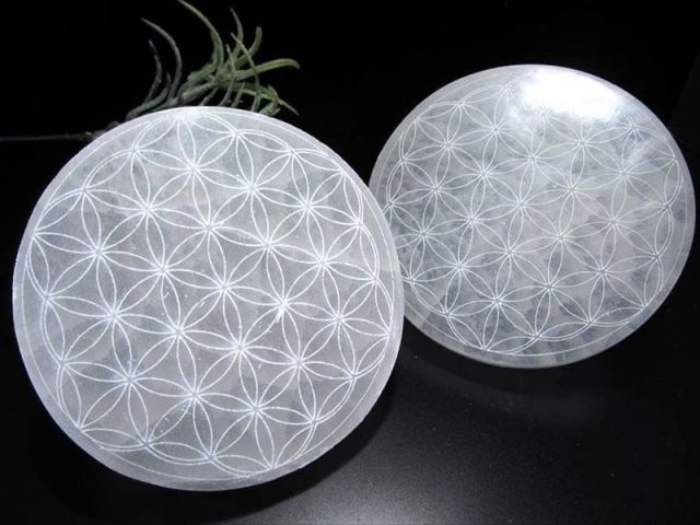 1個売り 美品キャッツアイ セレナイト (ジプサム 透石膏) フラワーオブライフプレート 直径約10cm×厚さ約1.5cm 聖母マリアのガラス シルクのような繊維質 モロッコ産