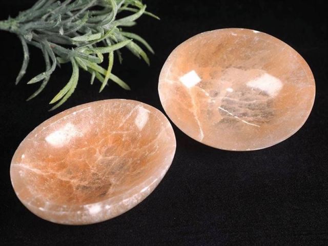 1個売り ヒマラヤ岩塩 (ピンクソルト) オーバル型小皿 最大幅約7.5cm×厚さ約2.5cm 壮大なヒマラヤからの贈り物 強力な浄化作用 楕円型トレイ パキスタン産