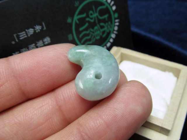 ★翡翠原石★糸魚川硬玉【横川・転石・カチ割り27.7kg】 ☆翡翠原石☆糸魚川硬玉【横川・転石・カチ割り27.7kg】