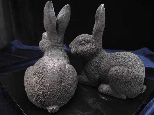 シュンガイト(シュンガ石)兎(ウサギ)置物 高さ約9cm×幅約9cm