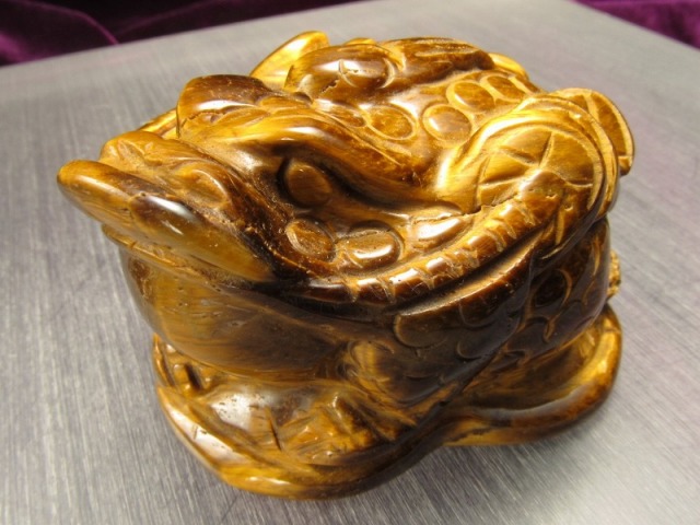 A38.三本足の蛙（金蟾）　三脚蛙　虎目石　タイガーアイ　珍品　天然石 A38.三本足の蛙（金蟾） 三脚蛙 虎目石 タイガーアイ 珍品