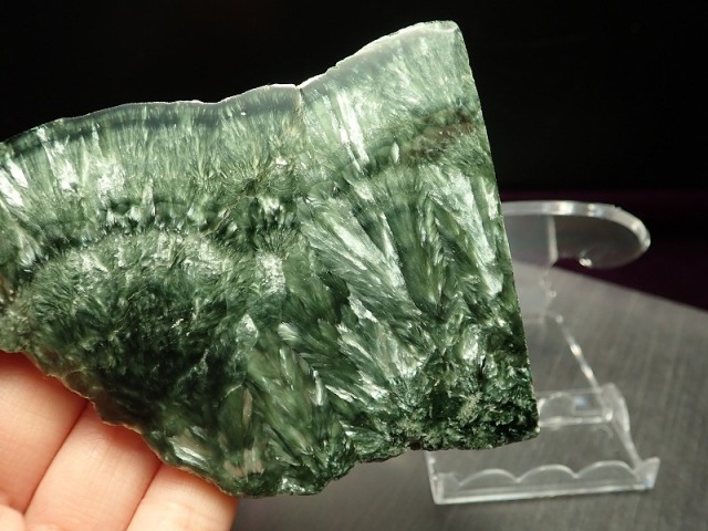 セラフィナイト(クリノクロア・天使の羽)磨きプレート 台座付き 重さ