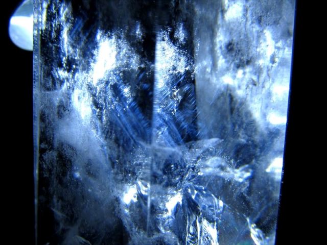 両錐水晶 エンジェルラダー入り 水晶ポイント 六角柱 専用木製台座付き 