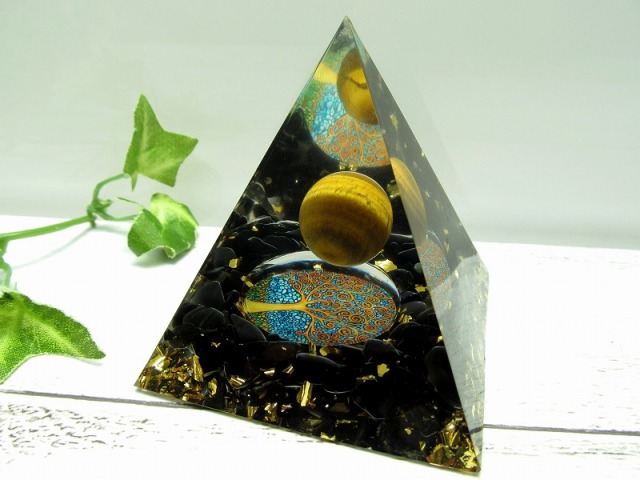 オルゴナイト ピラミッド(タイガーアイ ツリーオブライフ) 高さ約6cm前後 運気上昇や精神的健康の増進 風水にも