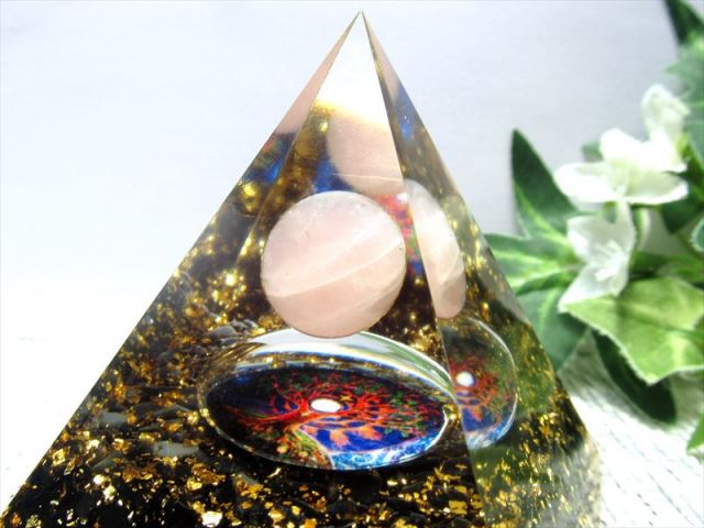 品質UP オルゴナイト ピラミッド(ローズクォーツ ツリーオブライフ) 高さ約6cm前後 運気上昇や精神的健康の増進 風水にも 2023年6月入荷の画像