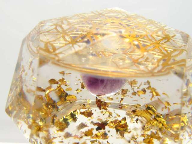 神聖幾何学系 多面体オルゴナイト(アメジストタンブル入り フラワーオブライフ) 直径約5cm 運気上昇や精神的健康の増進 風水にも