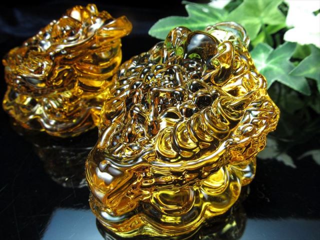 1個売り 金運カラーゴールドカラー 三本脚カエル アクリル製 置物幅 約65mm 約55mm 重さ約135g前後 銭蛙 三本足のカエル 蛙 かえる