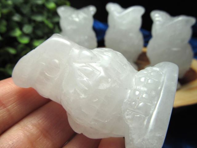 水晶 フクロウ彫り 置物重さ約45-60g 1個売り ふくろう 不苦労 幸運を 