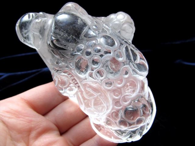 虹入り 透明水晶 三本脚のカエル 置物 最大幅77mm 重さ211g インテリア 
