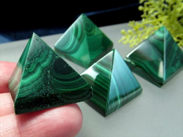 【専用出品】天然　シュンガイト　ピラミッド4個マカバスター4個セット 4401005ec1123afcd0cfbab74f04c6