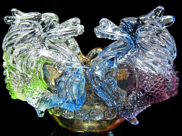 1個売り レインボー カラー 双龍(ダブルドラゴン)聚寶盆(じゅほうぼん) 置物 サイズ幅約9.5cm前後 重さ225g前後 財運アップ・招財のお守り 彩色美しいガラス製 ガラス雑貨・ディスプレイグッズ