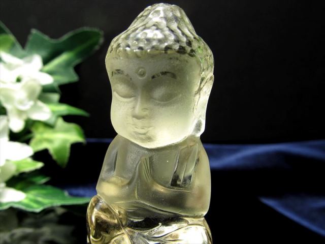 シトリン観音様 仏像彫刻 天然石製 シトリン 黄水晶 観音菩薩 台座付き 13cm