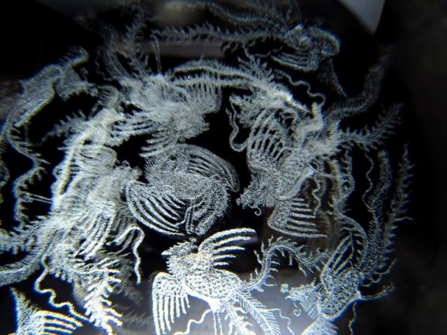 9羽の鳳凰 クリスタルガラス製 丸玉 専用台座付き 直径約80mm