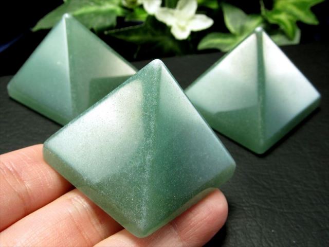 水晶、美形？置き石 楽天市場】水晶 ピラミッド Crystal ロッククリスタル クォーツ 水晶