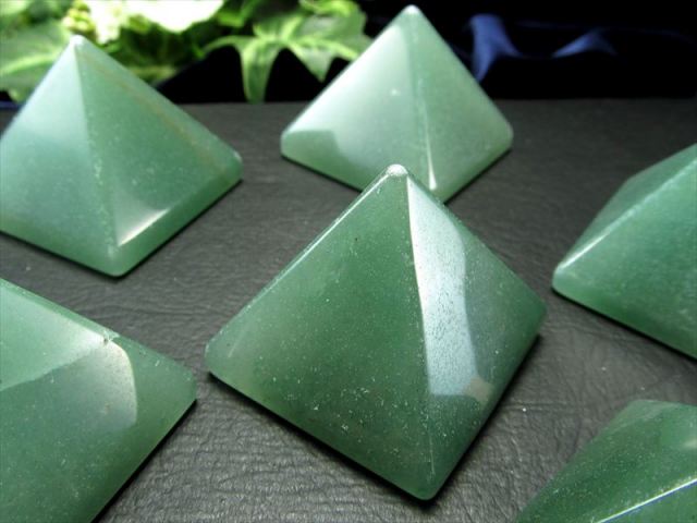 艶々天然石ピラミッド【アベンチュリン ピラミッド 置物】1個売り 幅約