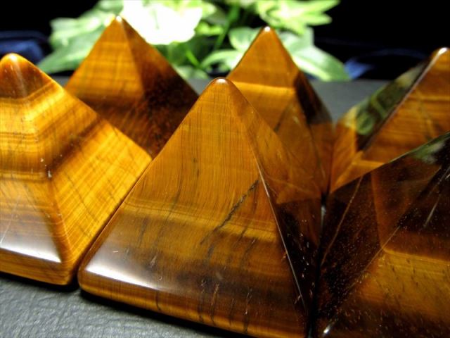 艶々天然石ピラミッド【タイガーアイ ピラミッド 置物】1個売り 幅約