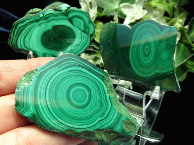 1個売り マラカイト プレート原石 重さ約70g-80g 美麗繊細模様 深みの