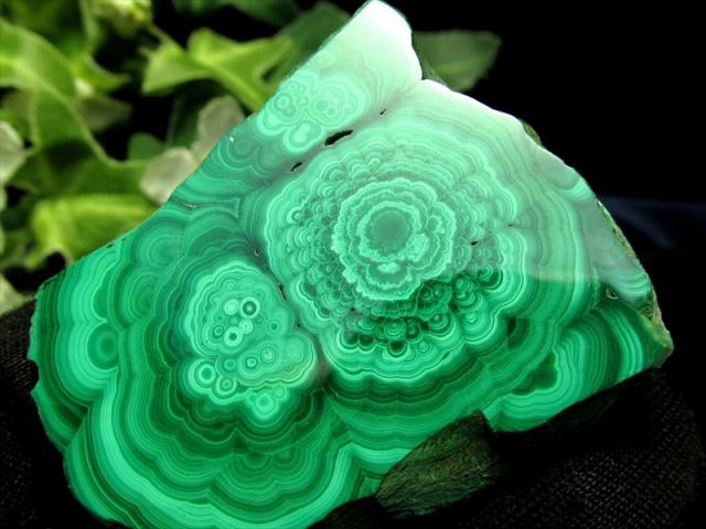 1個売り マラカイト プレート原石 重さ約70g-80g 美麗繊細模様 深みの