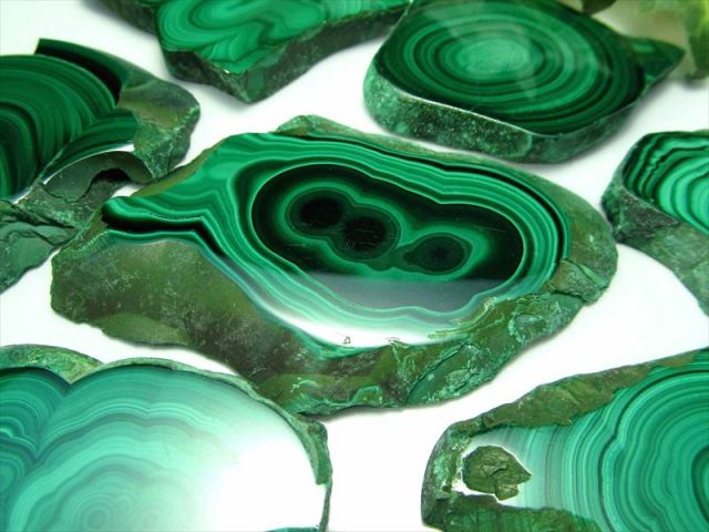 1個売り マラカイト プレート原石 重さ約70g-80g 美麗繊細模様 深みの