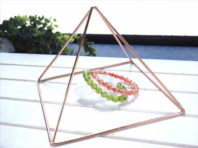 カッパー エナジャイザー サイズ幅約15cm 高さ約13cm 美しく輝く魔術師の石 銅製ピラミッドテント エネルギーを伝える金属