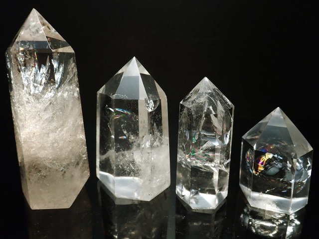 ヒマラヤ水晶ポイント　六角柱　虹入り水晶　虹たっぷり 楽天市場】○【虹入り 水晶ポイント (六角柱)】100グラム-110