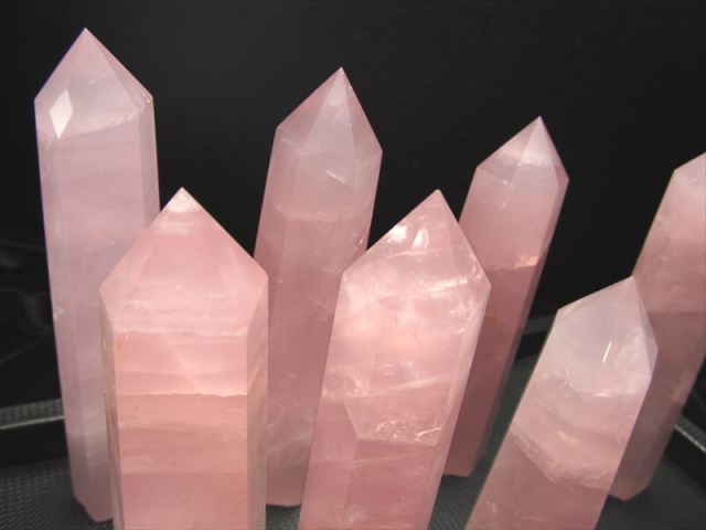 ディープローズクォーツ ポイント(六角柱) 50g-60g 濃いピンクの紅水晶