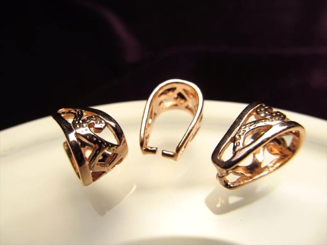 1個売り 高品質Silver925パーツ 透かし調バチカン ピンクゴールド仕様 縦12.3mm チェーン通し部分6.7mm ペンダントトップの必需品 BTC034