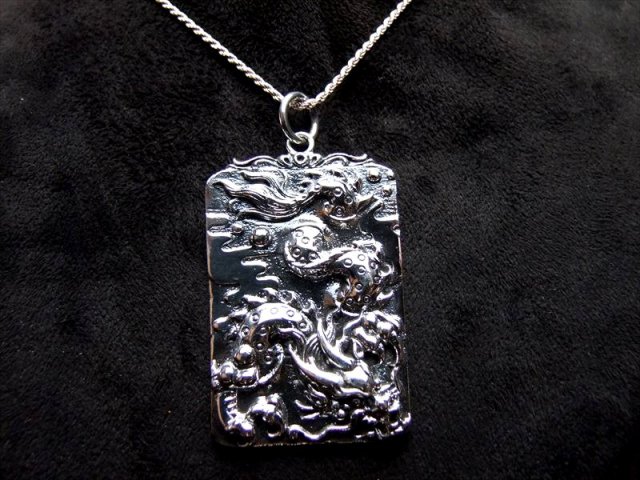 シルバー925 彫刻デザイン ペンダント 高品質シルバー 両面彫刻 龍神&龍鱗 彫刻ペンダントトップ
