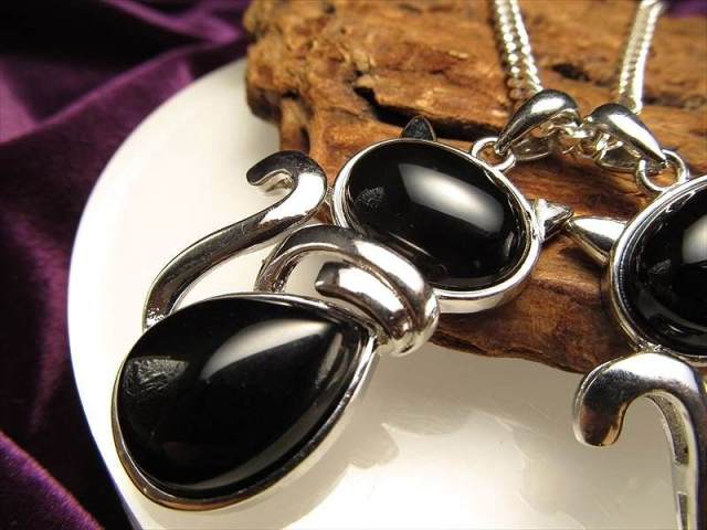 スモーキークォーツ にゃんこペンダントトップ 縦約44mm(バチカン含まず) 1個売り にゃんこモチーフ つやつや猫ちゃん ブラジル産