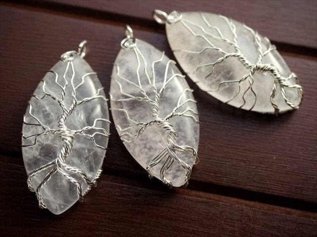 激安 透明感のある大きめ水晶使用 天然水晶リーフ型ツリーワイヤーラップ ペンダントトップ 水晶サイズ約4.5cm ブラジル産