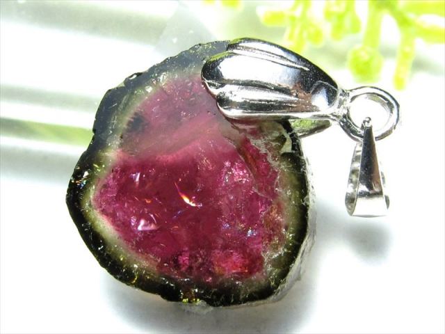 発色良好 虹入り ウォーターメロントルマリン ペンダントトップ 重さ約2.2g 希少なバイカラートルマリン 濃厚カラー 電気石 Silver925 一点もの インド産