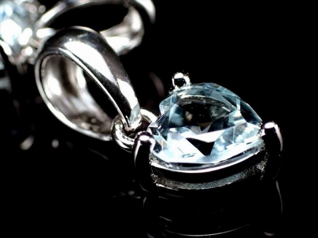 高級】天然 アクアマリン ペンダントトップ k18 うたがわしい 6.3g 