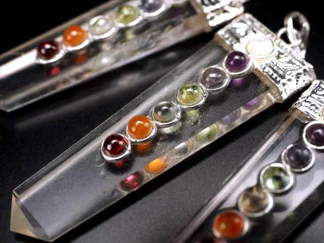 7チャクラ ヒマラヤ水晶 ペンダントトップ 縦約4.5cm-6cm 大人気スピリチュアルアイテム チャクラ対応 ヒマラヤ山脈産