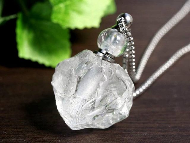 天然石アロマボトル ラフロック水晶 ネックレス タイプN トップ部分最長約4.5cm チェーン長さ約68cm 香水瓶 シルバーカラーチェーン&便利なスポイト付き ブラジル産