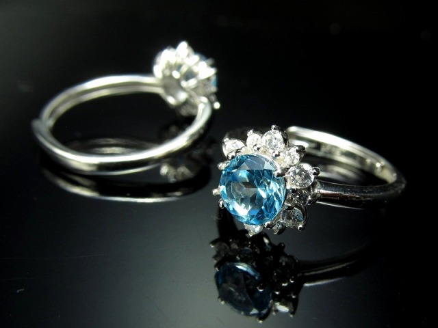スイスブルートパーズ リング ブリリアントカット フリーサイズ