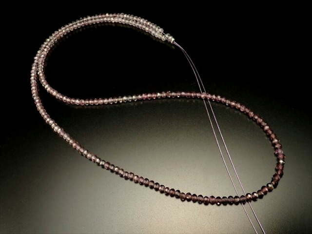 約2mm珠 パープルカラースピネルボタンカット 一連 約38-40cm